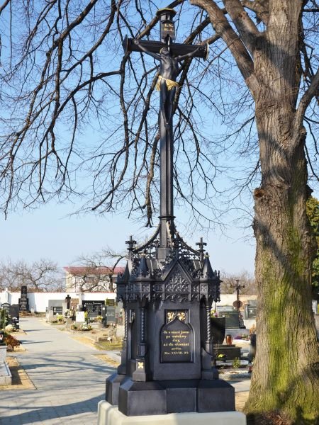 Kříž po renovaci - Podivín